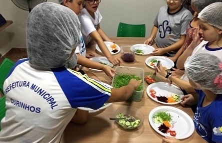 Programa Infantil: Turma Infantil III – Omelete de forno e Salada colorida