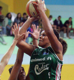 Ourinhos vence Vasto Verde (SC) e lidera o 12º Campeonato Nacional de Basquete Feminino.